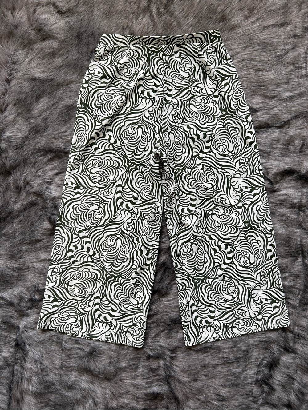 Jude Connally Cropped Pants & Short Sleeve Set Hidden Tiger Cream Green XS - Picture 5 of 16